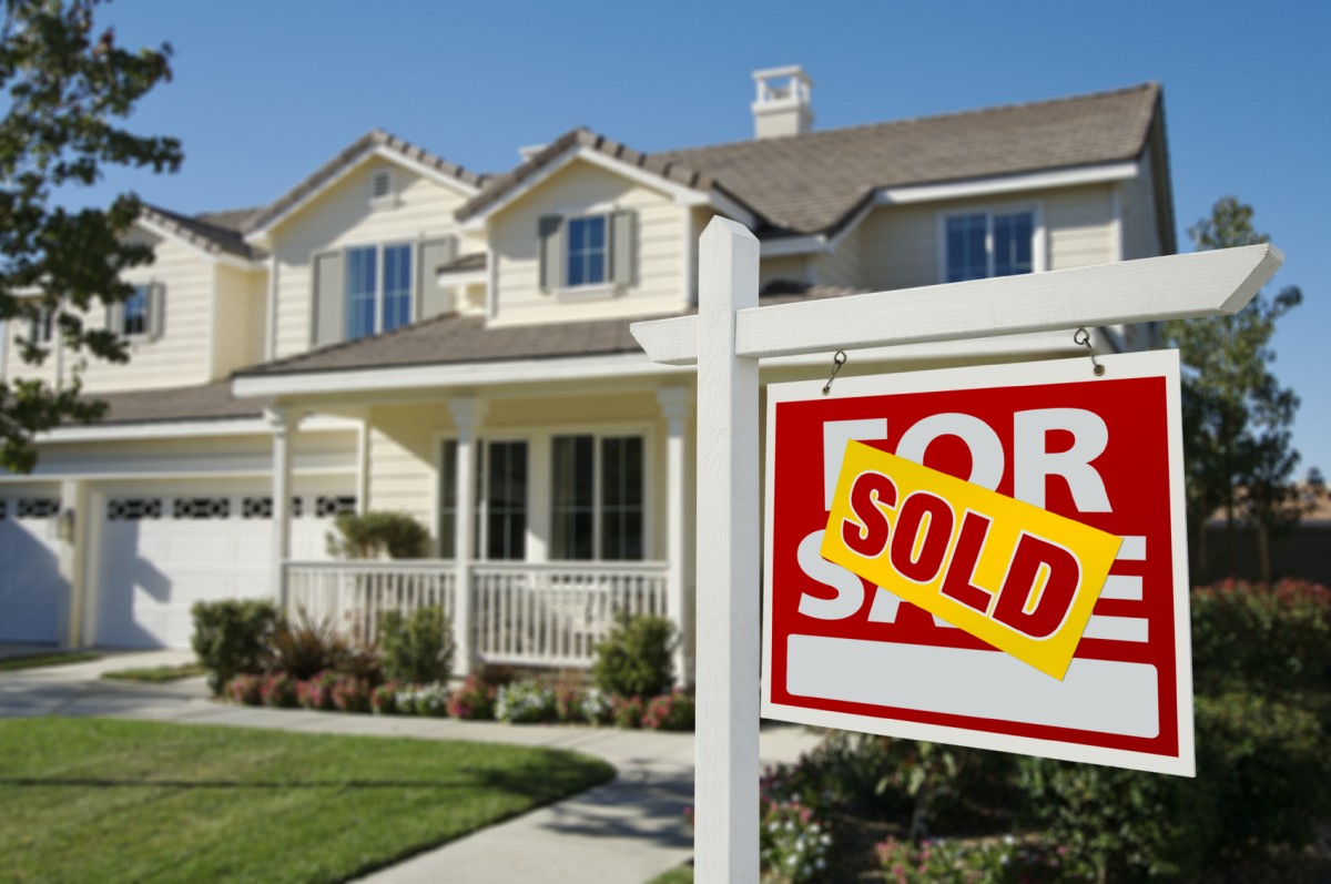 Stai pensando a vendere il tuo immobile da solo? Non farlo!  Perché quello degli agenti immobiliari è ancora un servizio di valore.