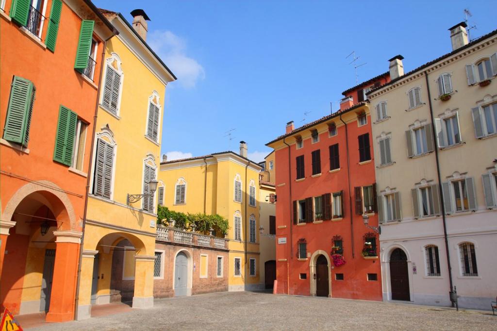 Modena, case colorate