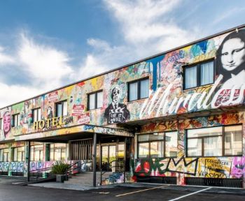 muraless art hotel