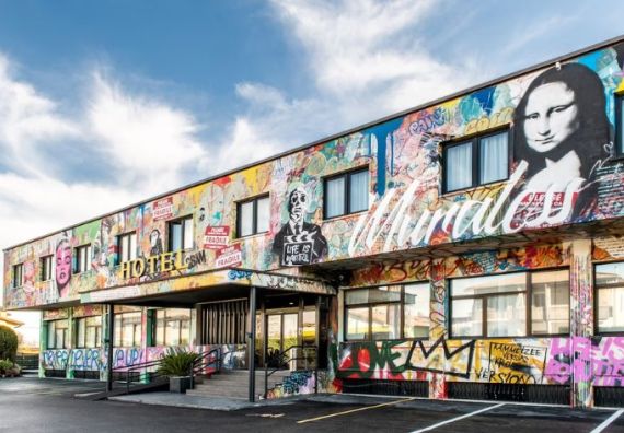 muraless art hotel