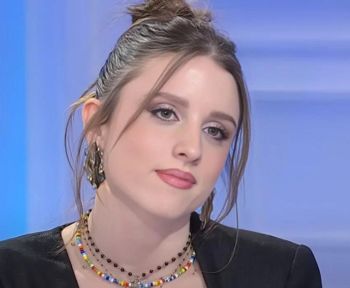 dove vive angelina mango