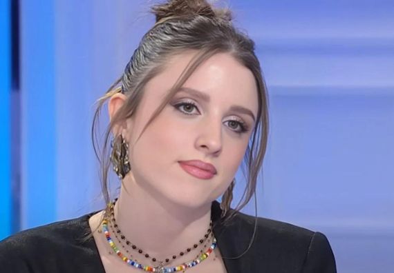 dove vive angelina mango